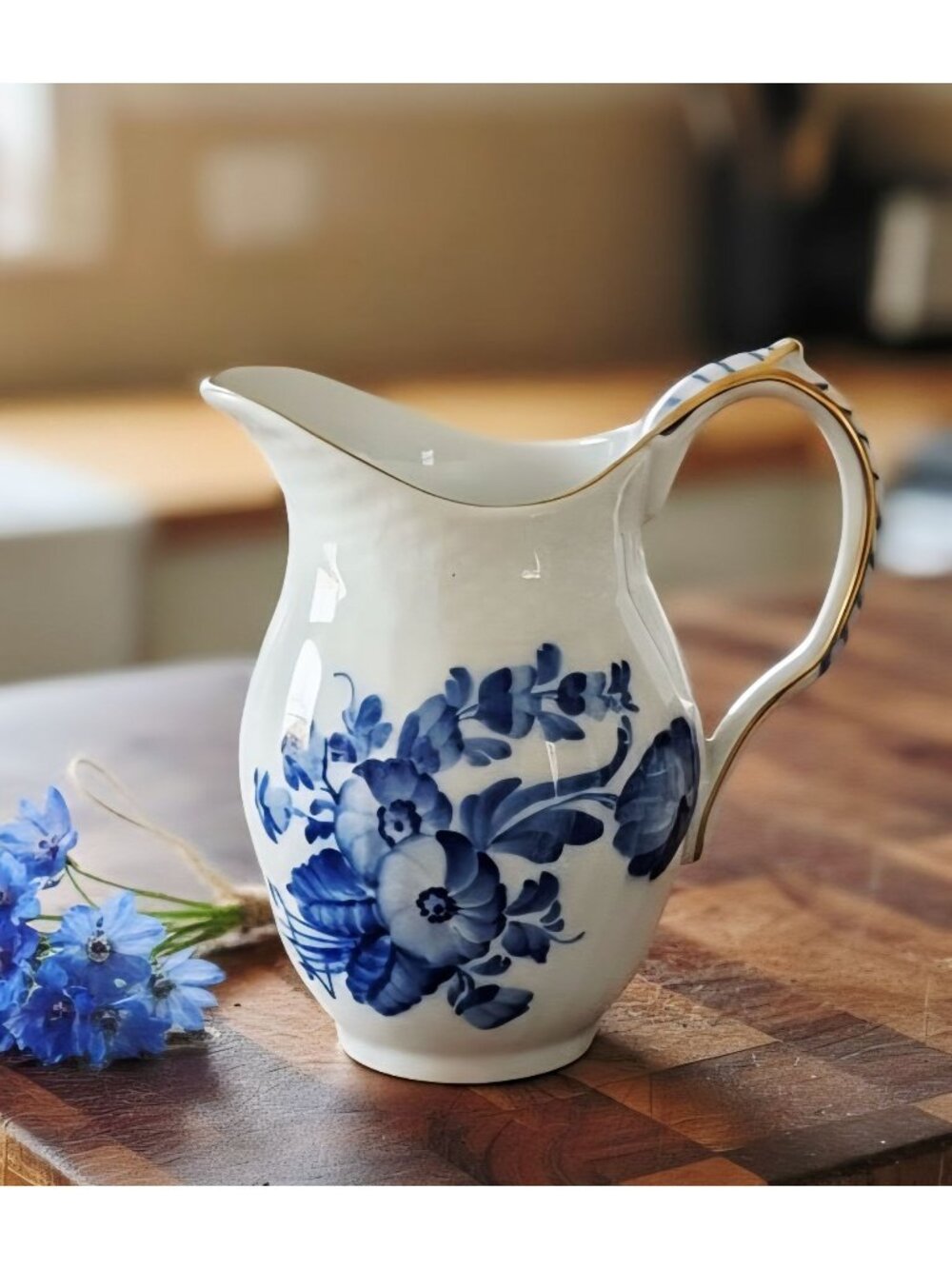 Rare Royal Copenhagen Denmark Blå Blomst Blue Floral Creamer w/Gold trim 1535